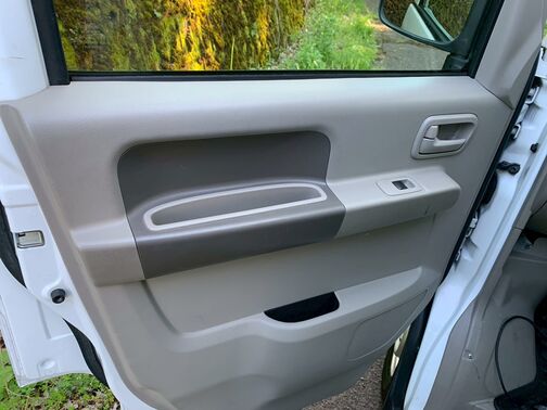 【友達追加の方法②】車両画像の2枚目のQRコードをLINEで読み込んで友達追加できます。