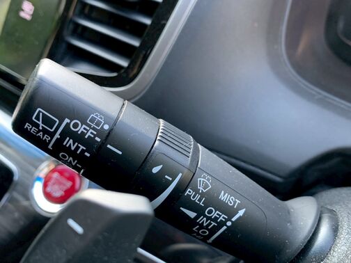 【お車探し】お客様のご要望に応じて、仕入れのプロがお客様と一緒にご希望のお車をお探しさせて頂くサービスをご提供しています。ご遠慮なくお申し出ください。