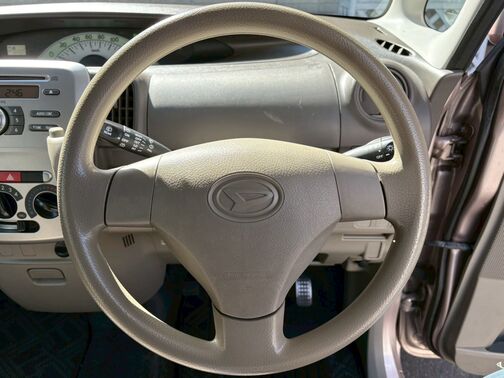 15年未満、15キロ以下のお車に関しましては、1年間走行距離無制限保障をご選択頂けます。