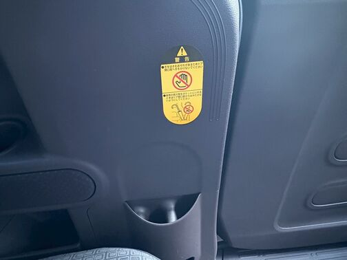 下回りの錆や腐食が気になる方は下回り塗装も可能です。詳しくは担当金澤まで。
