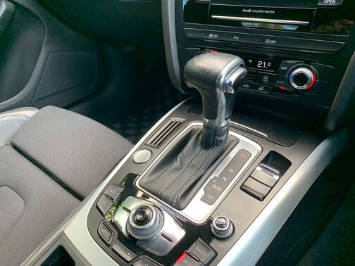 【お車探し】お客様のご要望に応じて、仕入れのプロがお客様と一緒にご希望のお車をお探しさせて頂くサービスをご提供しています。ご遠慮なくお申し出ください。