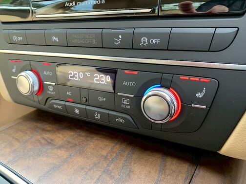 【お車探し】お客様のご要望に応じて、仕入れのプロがお客様と一緒にご希望のお車をお探しさせて頂くサービスをご提供しています。ご遠慮なくお申し出ください。