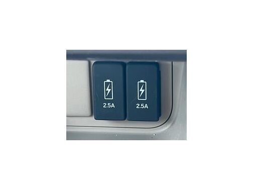 国家認定整備士の点検済み車両です。ここから始まるカーライフは当社にて！維持もオイル交換軽自動車１，２００円普通車１，８００円！その他ご提案も盛りだくさん！０５４－３９５－７５４０まで