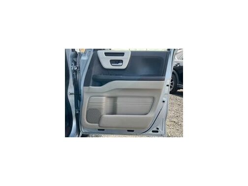 国家認定整備士の点検済み車両です。ここから始まるカーライフは当社にて！維持もオイル交換軽自動車１，２００円普通車１，８００円！その他ご提案も盛りだくさん！０５４－３９５－７５４０まで