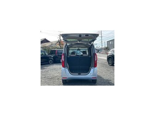 国家認定整備士の点検済み車両です。ここから始まるカーライフは当社にて！維持もオイル交換軽自動車１，２００円普通車１，８００円！その他ご提案も盛りだくさん！０５４－３９５－７５４０まで