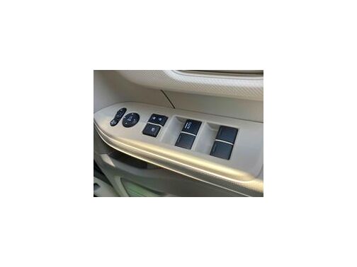 パワーウィンドウのスイッチですよ。運転席に居ながら窓を開け閉めのコントロールできますよ。