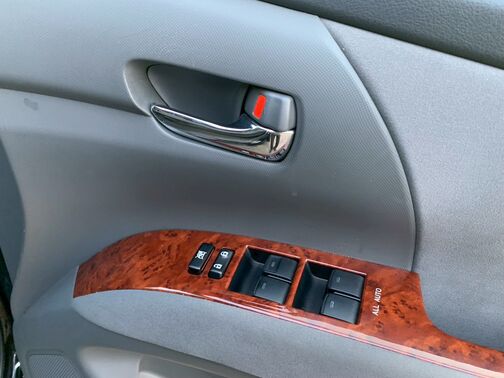 【友達追加の方法②】車両画像の2枚目のQRコードをLINEで読み込んで友達追加できます。