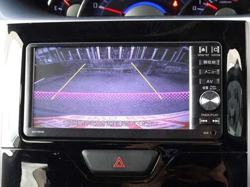 【バックカメラ】カラーで後方の映像を映してくれます☆障害物や車庫入れの際の確認もとれて安心ですね