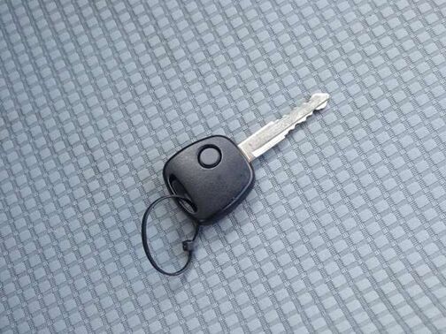 【キーレス】ボタン一つでドアの開閉が可能です！今となっては必須の装備です