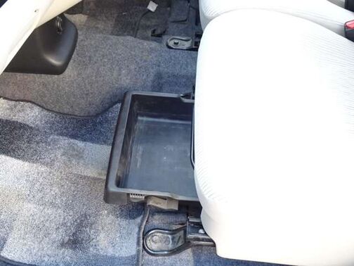 【運転席＆助手席】汚れが目立ちにくく、優雅にドライブをお楽しみいただけます♪座り心地もバッチリです☆是非一度ご体感下さいませ！！