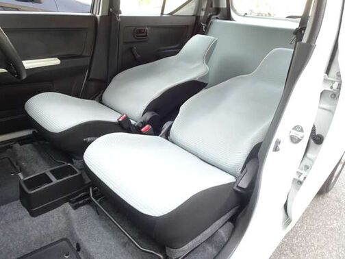 【運転席＆助手席】汚れが目立ちにくく、優雅にドライブをお楽しみいただけます♪座り心地もバッチリです☆是非一度ご体感下さいませ！！