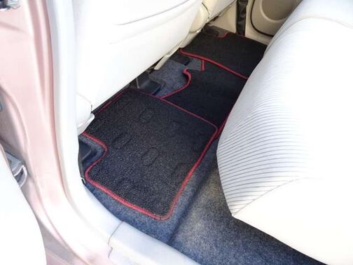 【フロアマット】フロアマットもキレイな状態となっております♪ご納車前にも徹底的に洗浄・掃除した後ご納車させて頂きます♪
