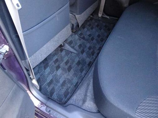 【フロアマット】フロアマットもキレイな状態となっております♪ご納車前にも徹底的に洗浄・掃除した後ご納車させて頂きます