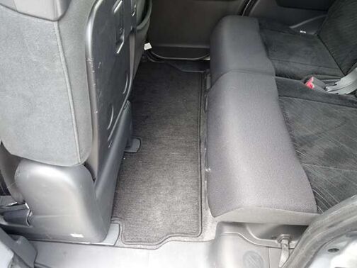 【フロアマット】フロアマットもキレイな状態となっております♪ご納車前にも徹底的に洗浄・掃除した後ご納車させて頂きます♪