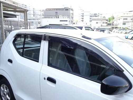 【ドアバイザー】雨の日の換気に役立つバイザー付きです。バイザーが有るのと無いのとでは雨天時のストレスが違います。