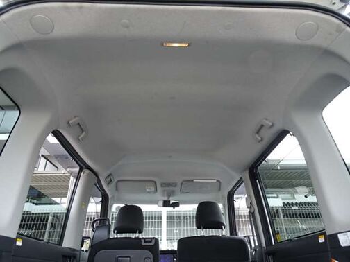 【天井】シミや垂れ、タバコ焦げなどございません。キレイな状態が保たれており、ご納車前にさらに丁寧にクリーニングさせて頂きます♪