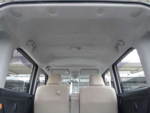 【天井】シミや垂れ、タバコ焦げなどございません。キレイな状態が保たれており、ご納車前にさらに丁寧にクリーニングさせて頂きます