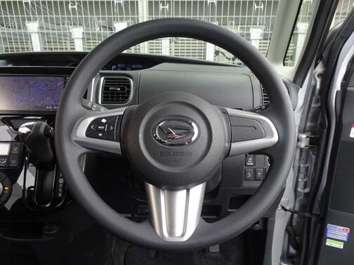 【純正ステアリング】手にしっかり馴染みとても運転しやすいハンドルです♪高級感もにじみ出ております☆
