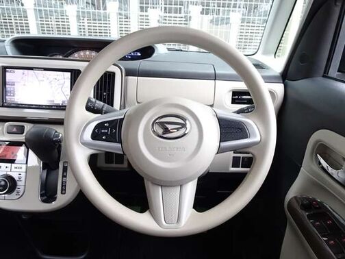 【純正ステアリング】手にしっかり馴染みとても運転しやすいハンドルです♪高級感もにじみ出ております