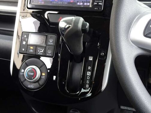 【シフトレバー】シフトもとても操作しやすいデザインになっております！運転する人の事を第一に考えた操作性の高い仕様です☆