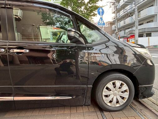 7人乗りのハイブリッド車、快適性と燃費の良さを兼ね備えた車！