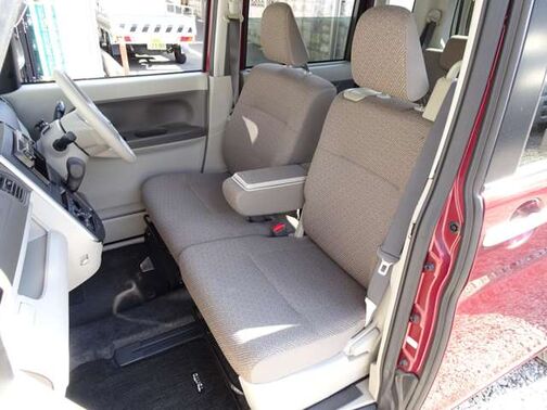 【運転席＆助手席】汚れが目立ちにくく、優雅にドライブをお楽しみいただけます♪座り心地もバッチリです☆是非一度ご体感下さいませ！