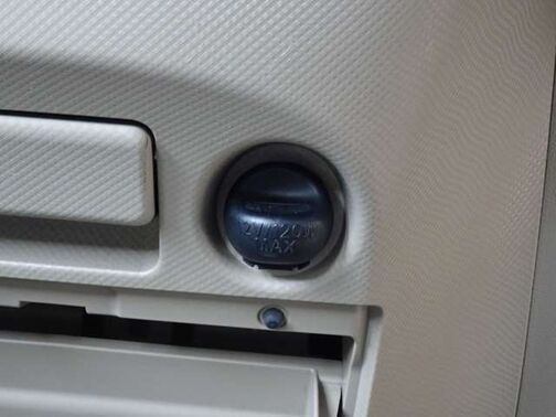 １２Vの電源ソケットは使いやすい場所に装備されています