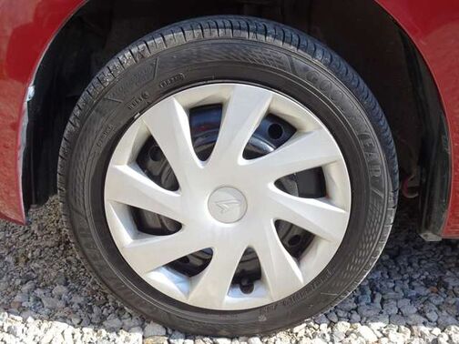 【ホイールキャップ】車に良く似合う純正ホイールキャップが装備されています