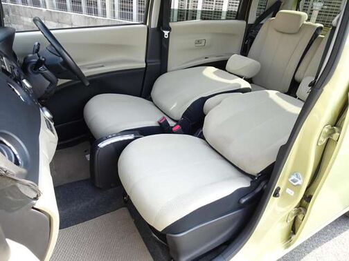 【運転席＆助手席】汚れが目立ちにくく、優雅にドライブをお楽しみいただけます♪座り心地もバッチリです☆是非一度ご体感下さいませ！
