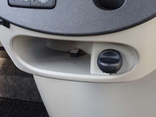 １２Vの電源ソケットは使いやすい場所に装備されています