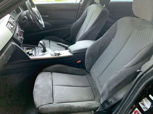 【友達追加の方法②】車両画像の2枚目のQRコードをLINEで読み込んで友達追加できます。