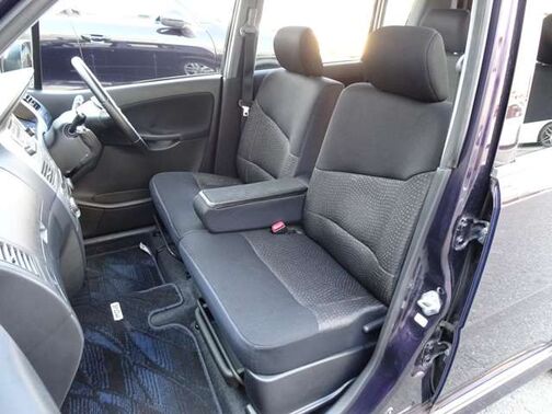 【運転席＆助手席】汚れが目立ちにくく、優雅にドライブをお楽しみいただけます♪座り心地もバッチリです☆是非一度ご体感下さいませ！