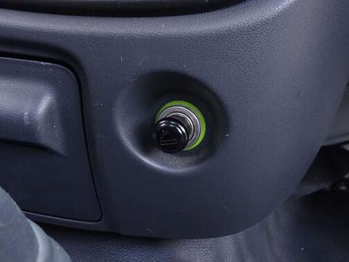 １２Vの電源ソケットは使いやすい場所に装備されています