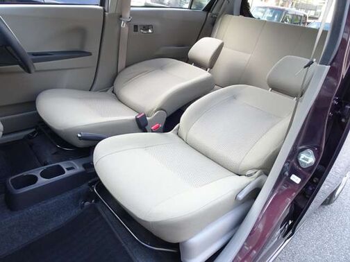 【運転席＆助手席】汚れが目立ちにくく、優雅にドライブをお楽しみいただけます♪座り心地もバッチリです☆是非一度ご体感下さいませ！