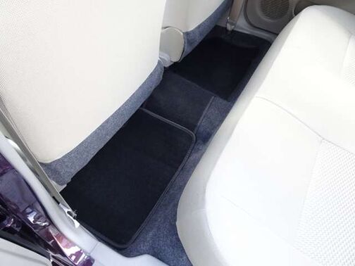【フロアマット】フロアマットもキレイな状態となっております♪ご納車前にも徹底的に洗浄・掃除した後ご納車させて頂きます