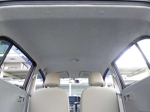 【天井】シミや垂れ、タバコ焦げなどございません。キレイな状態が保たれており、ご納車前にさらに丁寧にクリーニングさせて頂きます