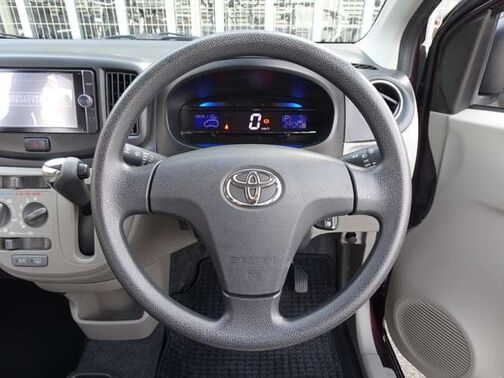 【純正ステアリング】手にしっかり馴染みとても運転しやすいハンドルです♪高級感もにじみ出ております