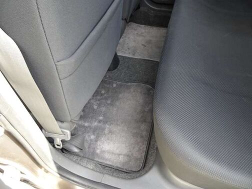 【フロアマット】フロアマットもキレイな状態となっております♪ご納車前にも徹底的に洗浄・掃除した後ご納車させて頂きます