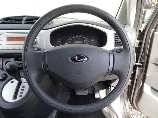 【純正ステアリング】手にしっかり馴染みとても運転しやすいハンドルです♪高級感もにじみ出ております