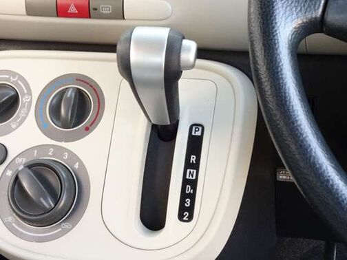 【シフトレバー】シフトもとても操作しやすいデザインになっております！運転する人の事を第一に考えた操作性の高い仕様です