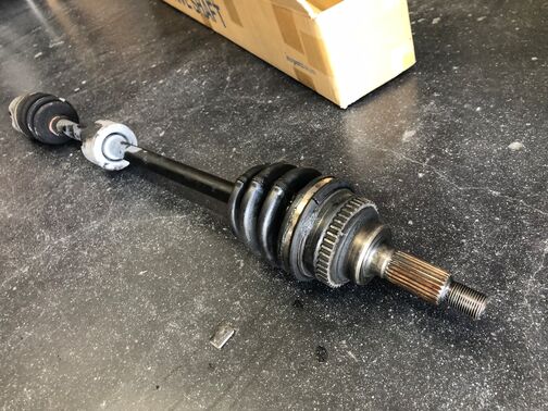 整備士在籍ピット完備なので販売後の整備もおまかせ(*´▽｀*)