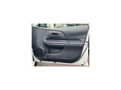 国家認定整備士の点検済み車両です。ここから始まるカーライフは当社にて！維持もオイル交換軽自動車１，２００円普通車１，８００円！その他ご提案も盛りだくさん！０５４－３９５－７５４０まで
