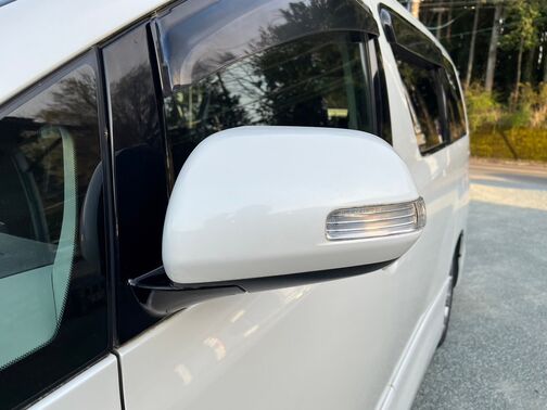 【お車探し】お客様のご要望に応じて、仕入れのプロがお客様と一緒にご希望のお車をお探しさせて頂くサービスをご提供しています。ご遠慮なくお申し出ください。
