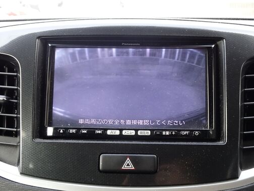 【バックカメラ】カラーで後方の映像を映してくれます☆障害物や車庫入れの際の確認もとれて安心ですね