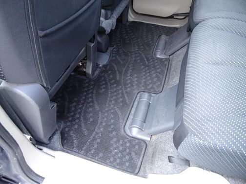 【フロアマット】フロアマットもキレイな状態となっております♪ご納車前にも徹底的に洗浄・掃除した後ご納車させて頂きます