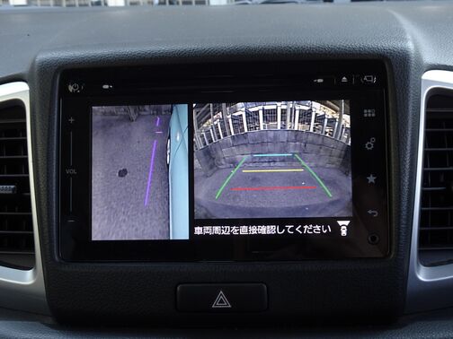 【サイドカメラ】カラーで死角になりやすい車両左側の映像を映してくれます☆
