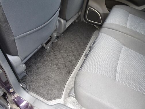 【フロアマット】フロアマットもキレイな状態となっております♪ご納車前にも徹底的に洗浄・掃除した後ご納車させて頂きます