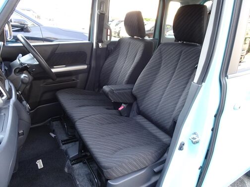 【運転席＆助手席】汚れが目立ちにくく、優雅にドライブをお楽しみいただけます♪座り心地もバッチリです☆是非一度ご体感下さいませ！