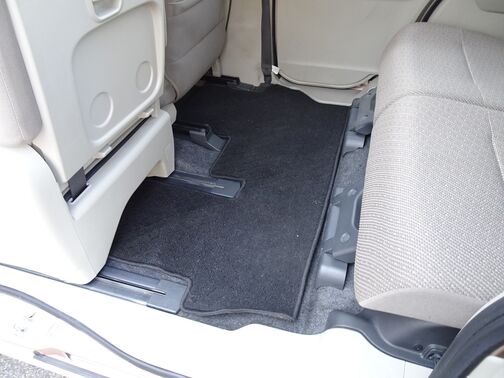 【フロアマット】フロアマットもキレイな状態となっております♪ご納車前にも徹底的に洗浄・掃除した後ご納車させて頂きます
