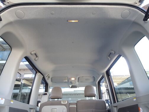 【天井】シミや垂れ、タバコ焦げなどございません。キレイな状態が保たれており、ご納車前にさらに丁寧にクリーニングさせて頂きます